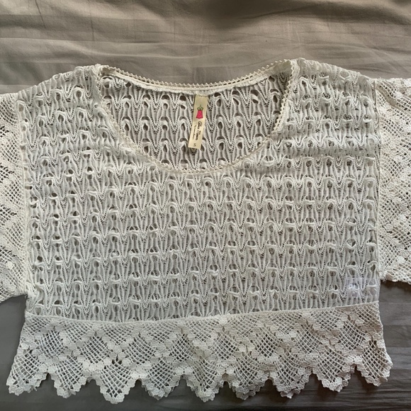 Alice Moon Tops - Cropped Crochet Style Top